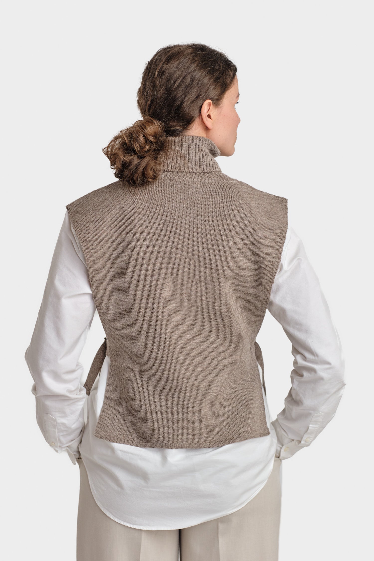 Solace Vest Dark Greige