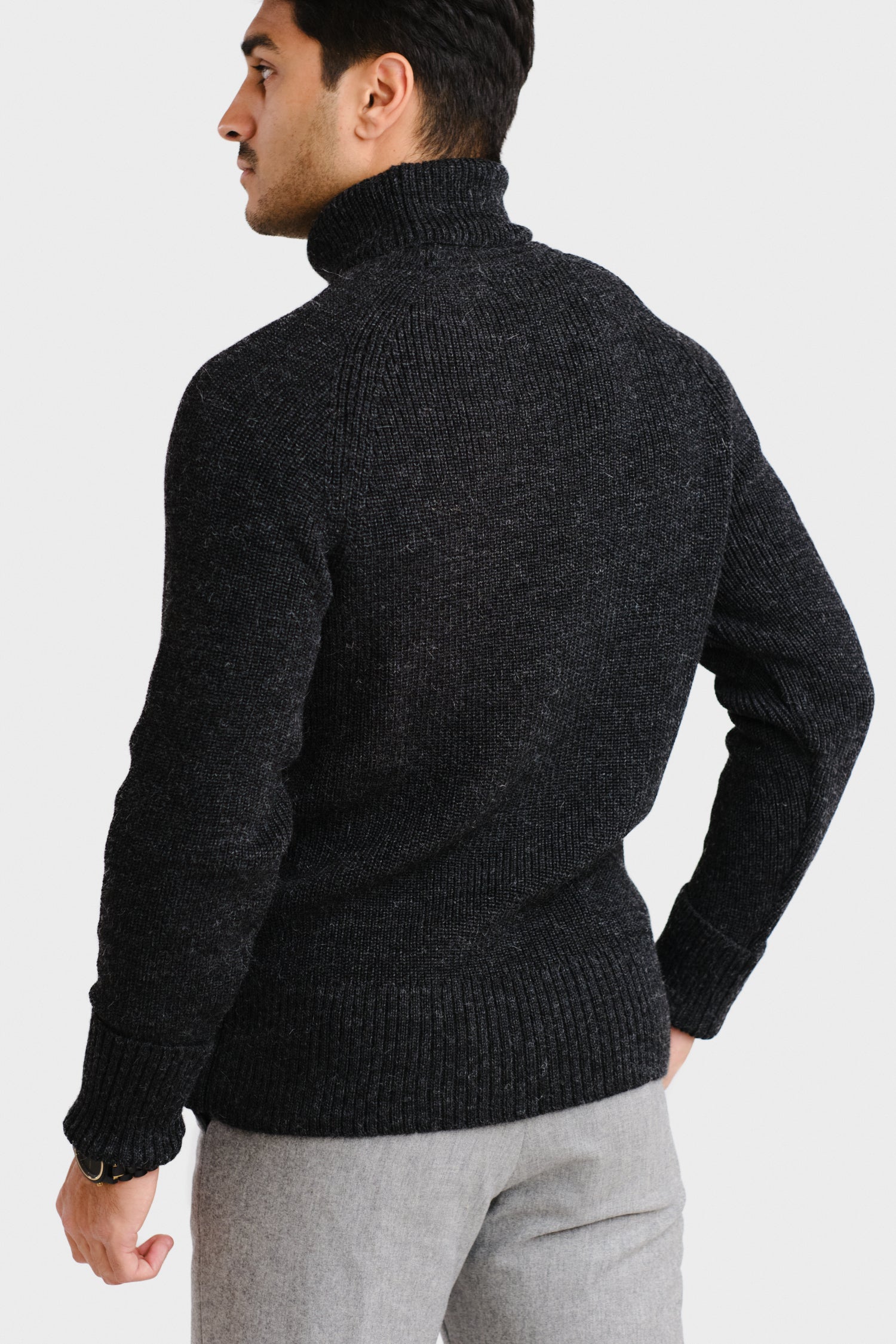 Vesikko Turtleneck Charcoal