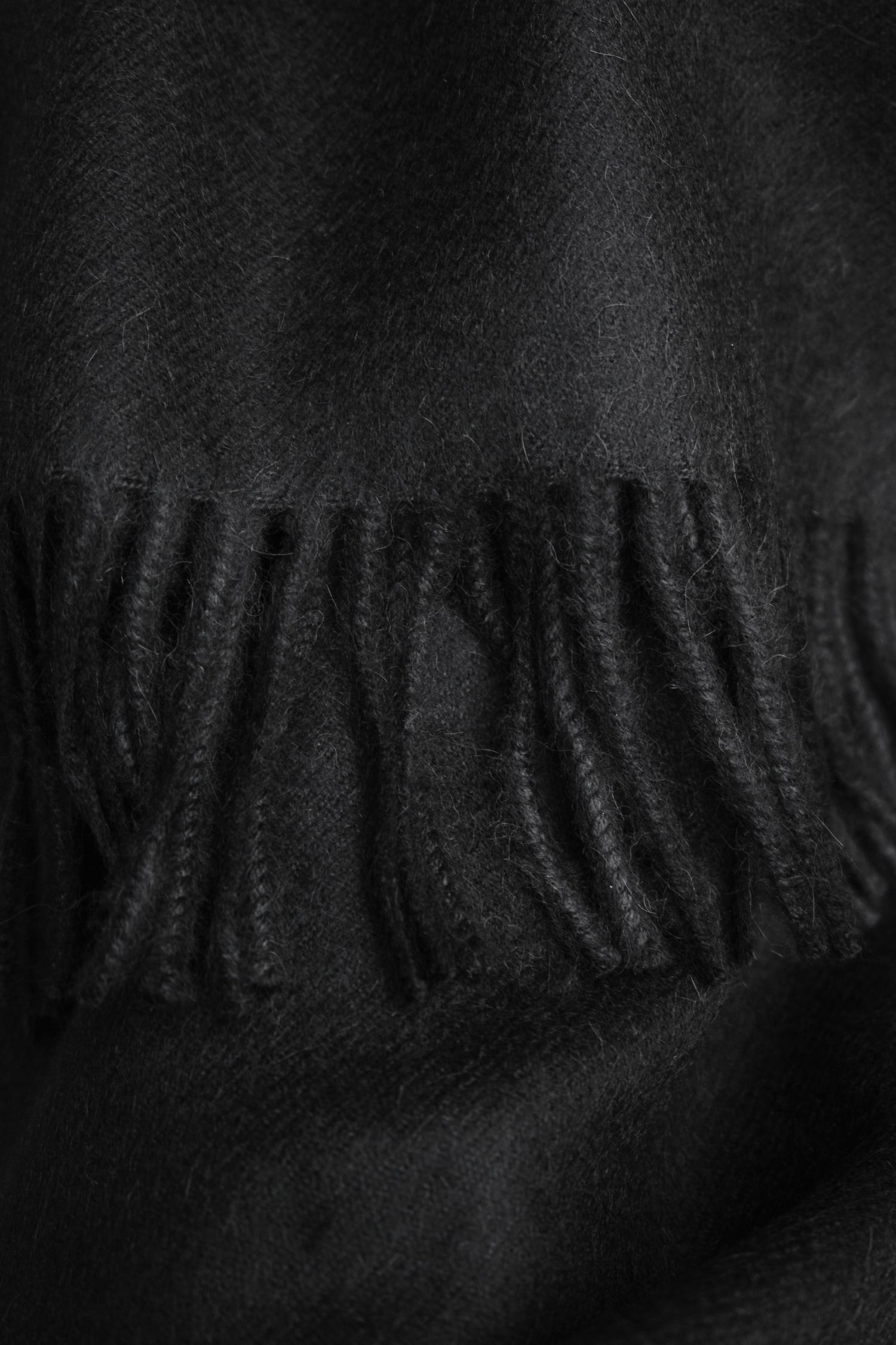 Line Scarf Black