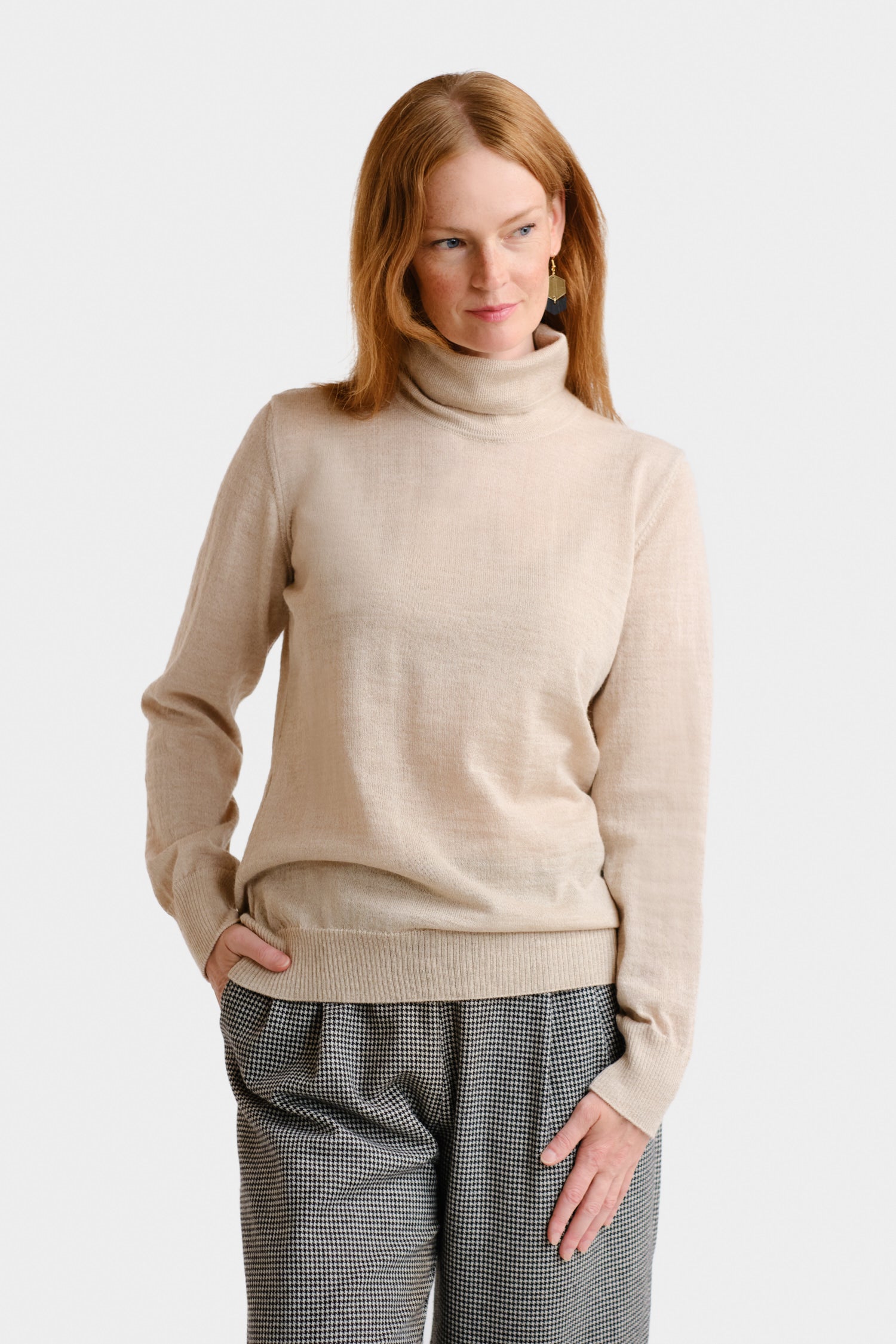 Smooth Turtleneck Beige
