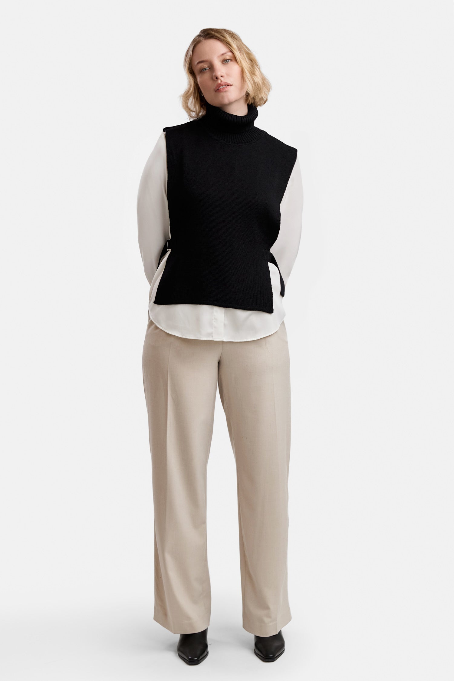 SOLACE vest, black
